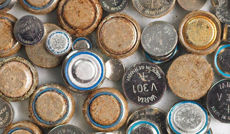 Mercury-containing button cell batteries